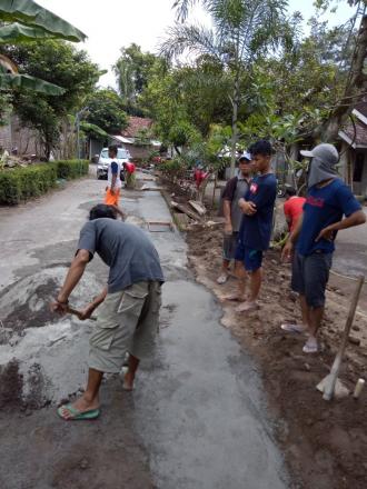 Gotong Royong Warga Dusun Jejeran I