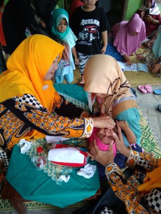 Posyandu Kemuning Dusun Jejeran II Bagikan Vitamin A Pada Balita