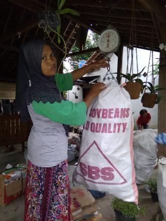 Semangat Sehat dan Bersih Bank sampah Tegal manis Dusun Jejeran II