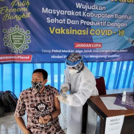 Vaksinasi Pamong Kalurahan Wonokromo Tahap 1